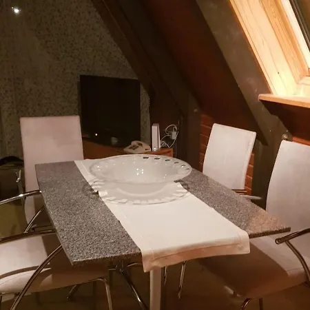 Nurdachhaus Winnetou シュランベルク